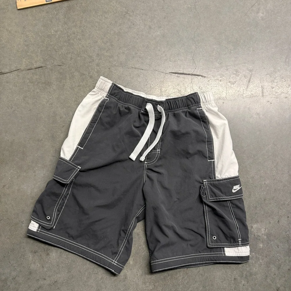Nike Mens Cargo Board Shorts Grey White Contrast Stitch Swim Trunks Medium